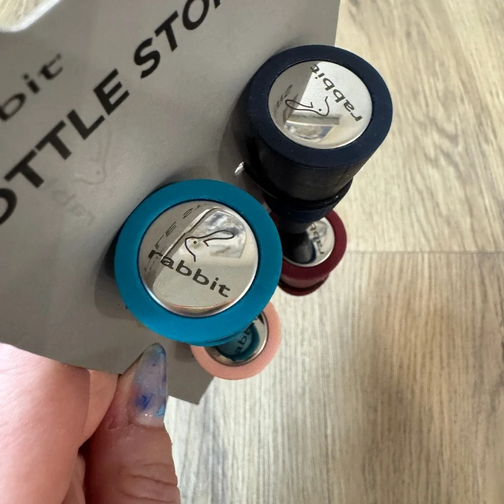 Rabbit Wine Bottle Stoppers Set of 4‎ Air Tight Wine Saver Rubber Grip Top NEW